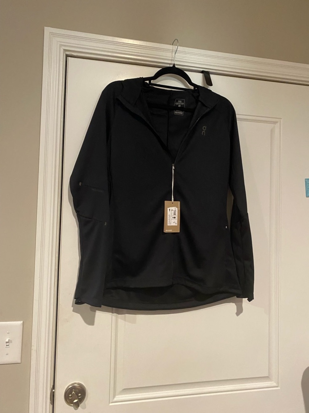 On Cloud Climate Control Jacket Sz L NWT